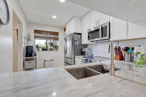 Condo in Clearwater, Florida, 2 bedrooms  № 2369366 - photo 20