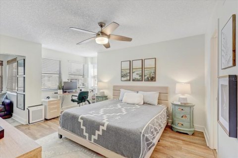 Condo in Clearwater, Florida, 2 bedrooms  № 2369366 - photo 21