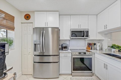 Condo in Clearwater, Florida, 2 bedrooms  № 2369366 - photo 17