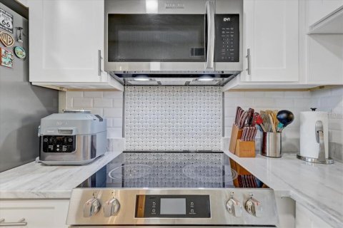 Condo in Clearwater, Florida, 2 bedrooms  № 2369366 - photo 18