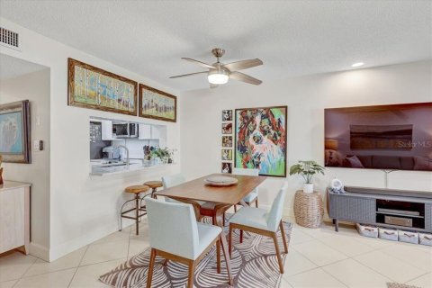 Condo in Clearwater, Florida, 2 bedrooms  № 2369366 - photo 10