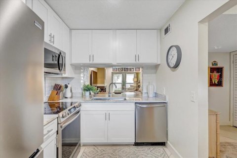 Condo in Clearwater, Florida, 2 bedrooms  № 2369366 - photo 19