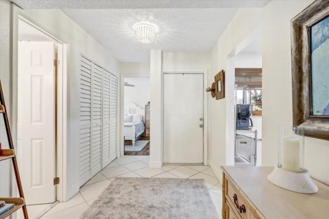 Condo in Clearwater, Florida, 2 bedrooms  № 2369366 - photo 8