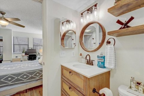 Condo in Clearwater, Florida, 2 bedrooms  № 2369366 - photo 27
