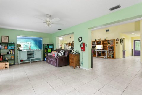 House in Tamarac, Florida 2 bedrooms, 158.49 sq.m. № 2429975