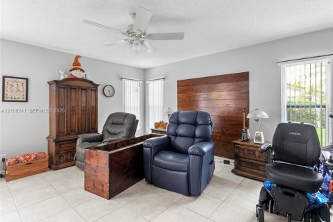 House in Tamarac, Florida 2 bedrooms, 158.49 sq.m. № 2429975 - photo 8