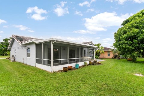 House in Tamarac, Florida 2 bedrooms, 158.49 sq.m. № 2429975 - photo 4