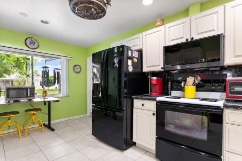 House in Tamarac, Florida 2 bedrooms, 158.49 sq.m. № 2429975 - photo 7