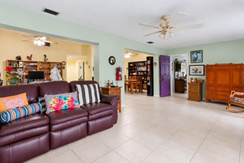 House in Tamarac, Florida 2 bedrooms, 158.49 sq.m. № 2429975 - photo 5