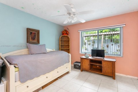 House in Tamarac, Florida 2 bedrooms, 158.49 sq.m. № 2429975 - photo 10