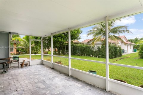 House in Tamarac, Florida 2 bedrooms, 158.49 sq.m. № 2429975 - photo 13