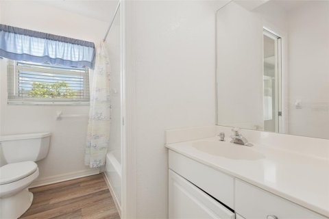 House in Englewood, Florida 4 bedrooms, 285.21 sq.m. № 1578184 - photo 17