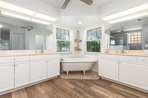 House in Englewood, Florida 4 bedrooms, 285.21 sq.m. № 1578184 - photo 14