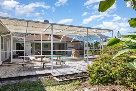 House in Englewood, Florida 4 bedrooms, 285.21 sq.m. № 1578184 - photo 25