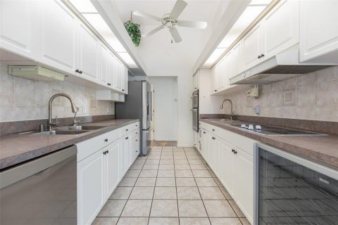 House in Englewood, Florida 4 bedrooms, 285.21 sq.m. № 1578184 - photo 8