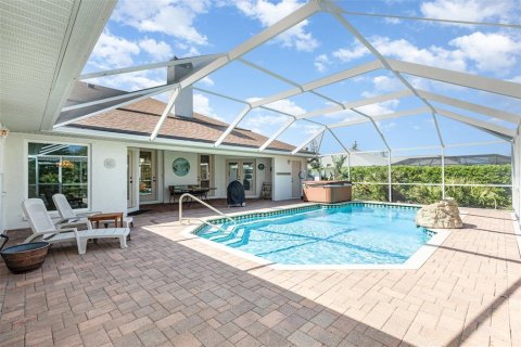 House in Englewood, Florida 4 bedrooms, 285.21 sq.m. № 1578184 - photo 4