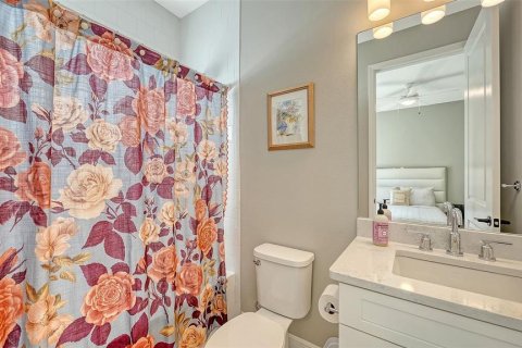 House in Sarasota, Florida 3 bedrooms, 216.83 sq.m. № 2093934 - photo 25