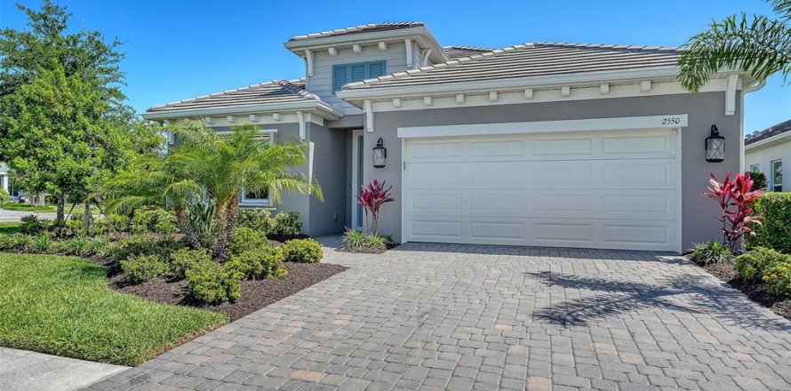 House in Sarasota, Florida 3 bedrooms, 216.83 sq.m. № 2093934