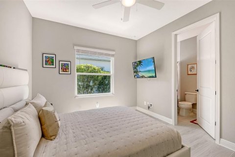 House in Sarasota, Florida 3 bedrooms, 216.83 sq.m. № 2093934 - photo 23