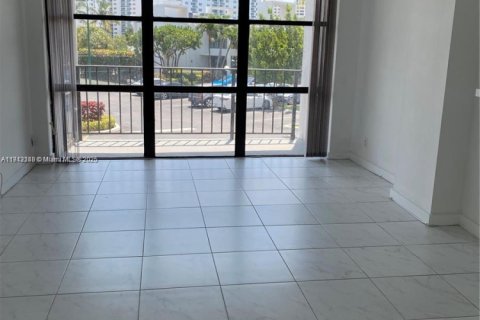 Снять в аренду кондоминиум в Халландейл-Бич, Флорида 1 спальня, 85.01м2, № 2028151 - фото 6