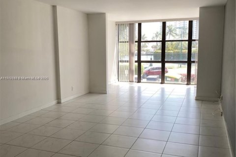 Снять в аренду кондоминиум в Халландейл-Бич, Флорида 1 спальня, 85.01м2, № 2028151 - фото 7