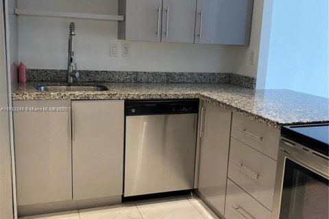 Снять в аренду кондоминиум в Халландейл-Бич, Флорида 1 спальня, 85.01м2, № 2028151 - фото 2