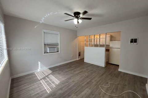 Villa ou maison à louer à Opa-locka, Floride: 1 chambre, 46.45 m2 № 2027784 - photo 2