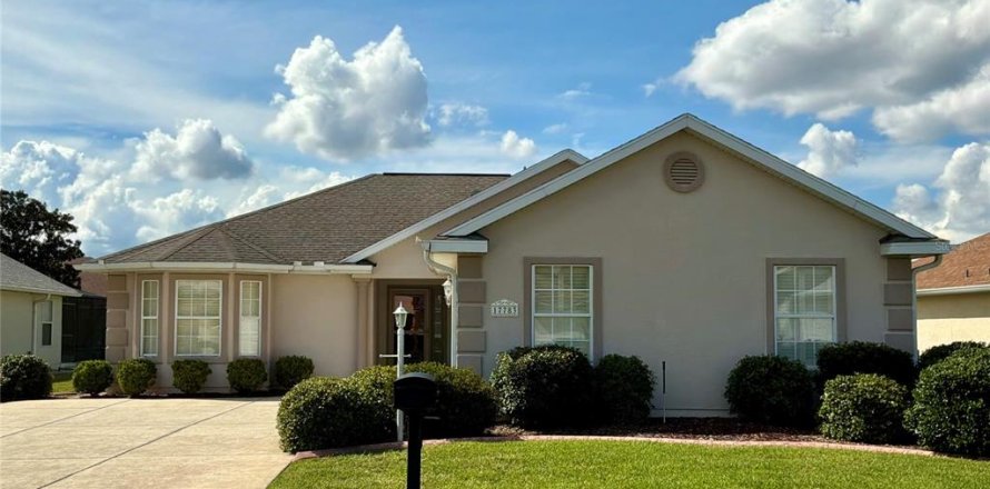 House in Summerfield, Florida 3 bedrooms, 152.08 sq.m. № 2421634
