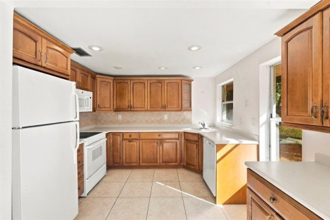 Villa ou maison à louer à Safety Harbor, Floride: 3 chambres, 112.6 m2 № 2432619 - photo 8