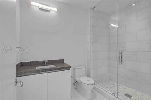 Copropriété à louer à Miami, Floride: 3 chambres, 196.49 m2 № 2188716 - photo 30
