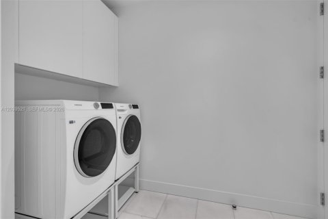 Copropriété à louer à Miami, Floride: 3 chambres, 196.49 m2 № 2188716 - photo 25