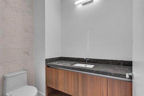Copropriété à louer à Miami, Floride: 3 chambres, 196.49 m2 № 2188716 - photo 18