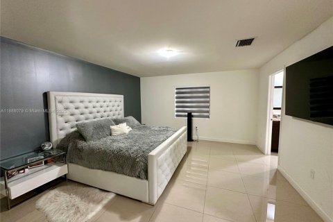 Купить виллу или дом в Хомстед, Флорида 5 спален, 198.44м2, № 2034853 - фото 11