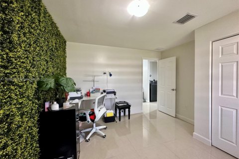 Купить виллу или дом в Хомстед, Флорида 5 спален, 198.44м2, № 2034853 - фото 23