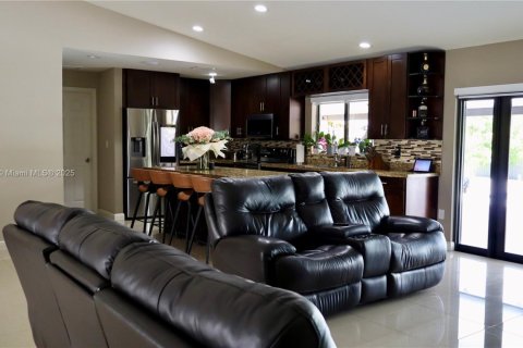 Купить виллу или дом в Хомстед, Флорида 5 спален, 198.44м2, № 2034853 - фото 28
