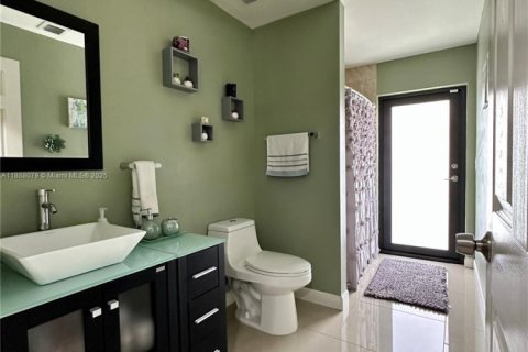 Купить виллу или дом в Хомстед, Флорида 5 спален, 198.44м2, № 2034853 - фото 9