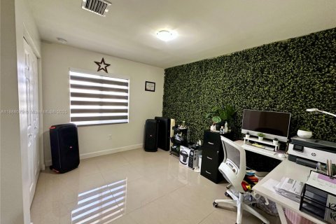 Купить виллу или дом в Хомстед, Флорида 5 спален, 198.44м2, № 2034853 - фото 21