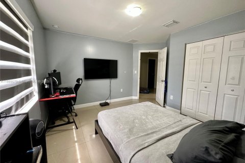 Купить виллу или дом в Хомстед, Флорида 5 спален, 198.44м2, № 2034853 - фото 19