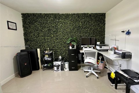 Купить виллу или дом в Хомстед, Флорида 5 спален, 198.44м2, № 2034853 - фото 22