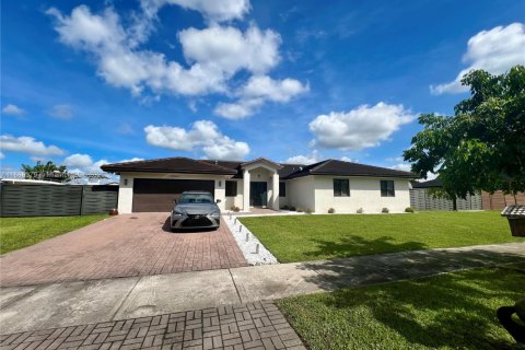 Купить виллу или дом в Хомстед, Флорида 5 спален, 198.44м2, № 2034853 - фото 2