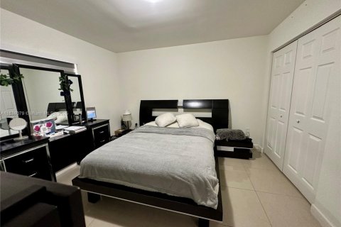 Купить виллу или дом в Хомстед, Флорида 5 спален, 198.44м2, № 2034853 - фото 18