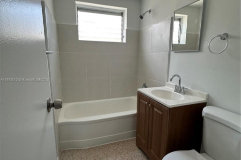 Снять в аренду виллу или дом в Майами-Бич, Флорида 1 спальня, 784.65м2, № 1945835 - фото 7