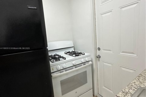 Снять в аренду виллу или дом в Майами-Бич, Флорида 1 спальня, 784.65м2, № 1945835 - фото 6