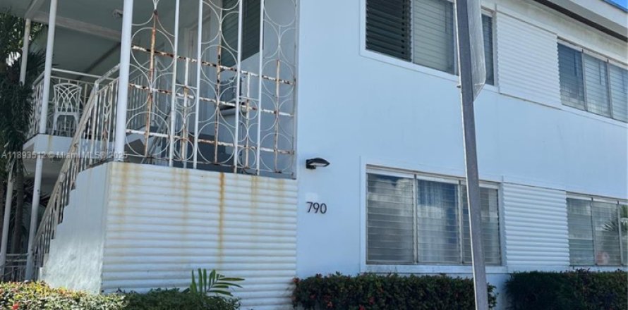 Дом в Майами-Бич, Флорида 1 спальня, 784.65м2 № 1945835