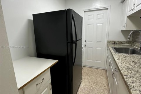 Снять в аренду виллу или дом в Майами-Бич, Флорида 1 спальня, 784.65м2, № 1945835 - фото 4