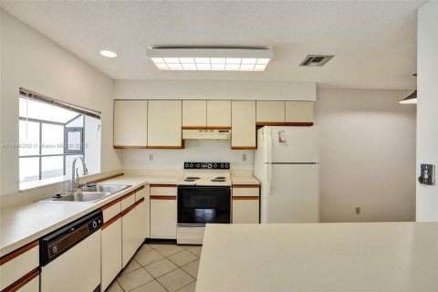 Adosado en venta en Plantation, Florida, 2 dormitorios, 129.6 m2 № 1839710 - foto 8