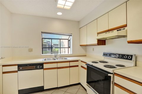 Adosado en venta en Plantation, Florida, 2 dormitorios, 129.6 m2 № 1839710 - foto 10