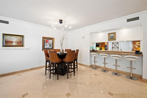 Copropriété à vendre à Surfside, Floride: 2 chambres, 161.65 m2 № 1961464 - photo 15