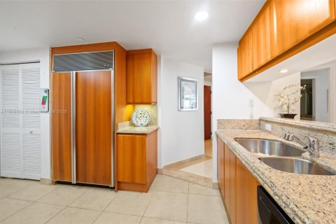Copropriété à vendre à Surfside, Floride: 2 chambres, 161.65 m2 № 1961464 - photo 18
