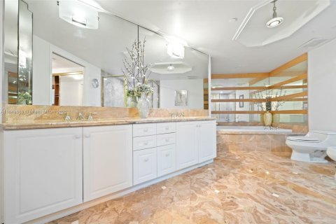 Copropriété à vendre à Surfside, Floride: 2 chambres, 161.65 m2 № 1961464 - photo 23